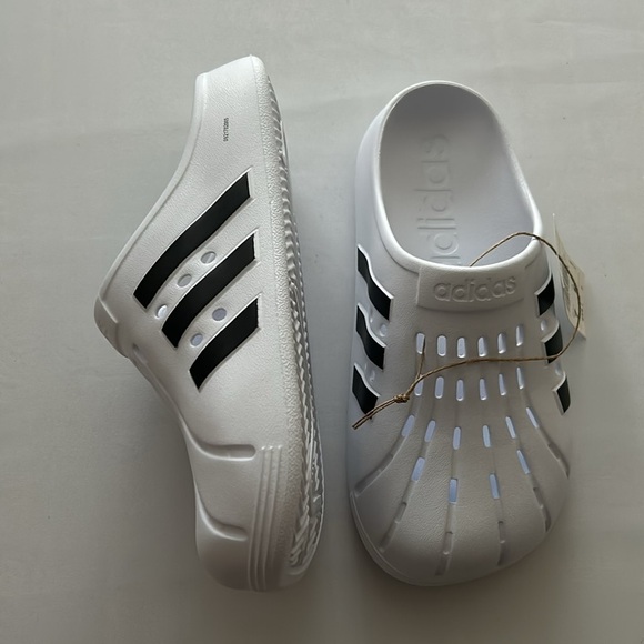 )NWT) Adidas Adilette Unisex Clogs in White & Black, (10 Women’s) (9 Men’s) - Picture 9 of 17